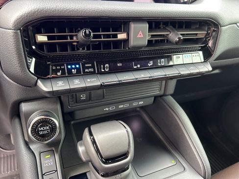 Used 2025 Toyota Land Cruiser image 13