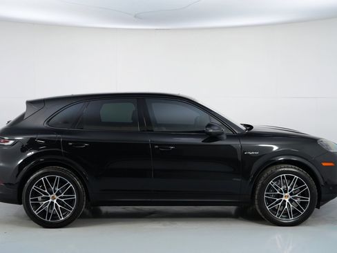 Used 2024 Porsche Cayenne image 56