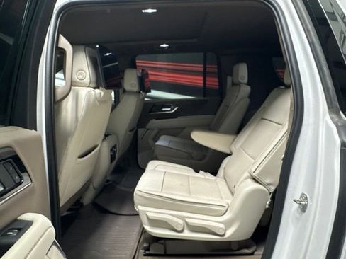 Used 2025 GMC Yukon XL Denali w/ Denali Reserve Package AWD/4WD image 16