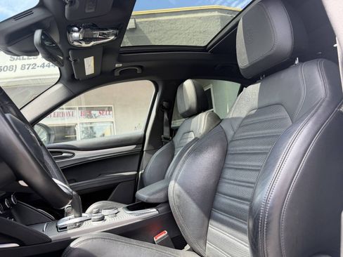 Used 2022 Alfa Romeo Stelvio Veloce AWD/4WD image 21