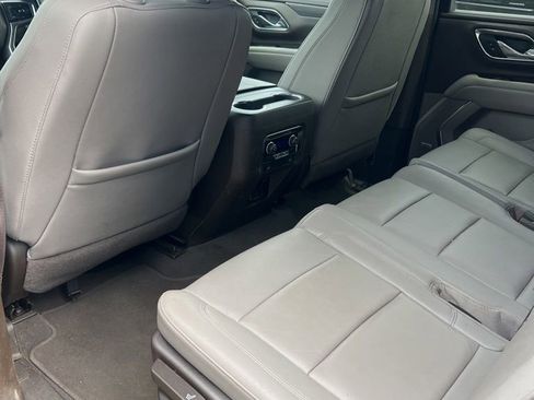 Used 2024 Chevrolet Suburban LT image 19