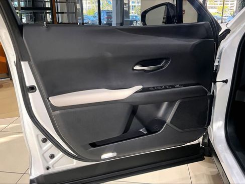 Used 2022 Lexus UX 200 w/ Accessory Package (Z1) FWD image 20