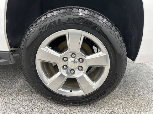 Used 2017 Chevrolet Suburban LT RWD image 9