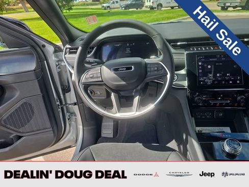 New 2025 Jeep Grand Cherokee L Laredo image 14