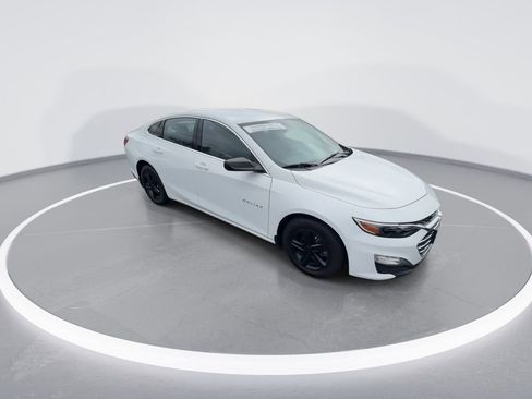 Used 2022 Chevrolet Malibu LS FWD image 2