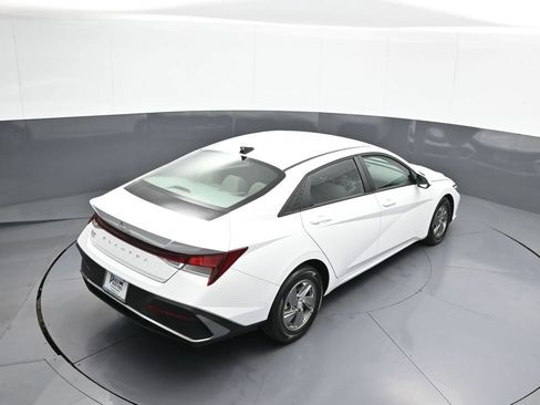 Certified 2025 Hyundai Elantra SE w/ Cargo Package FWD image 37