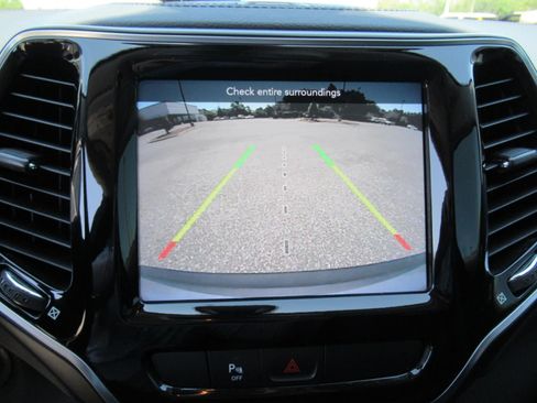 Used 2020 Jeep Cherokee Limited AWD/4WD image 27