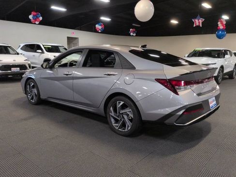 Used 2025 Hyundai Elantra Sport FWD image 6