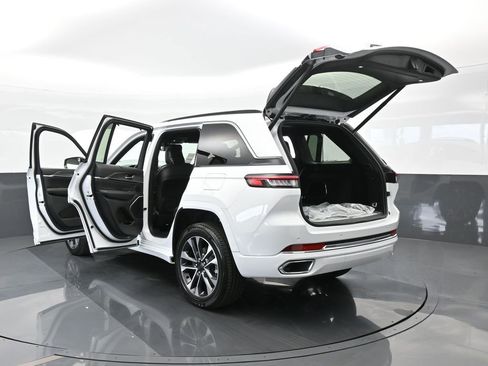 Used 2024 Jeep Grand Cherokee Overland w/ Luxury Tech Group IV image 70