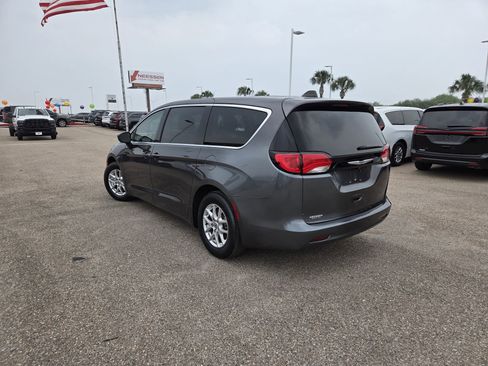 Used 2023 Chrysler Voyager LX FWD image 5