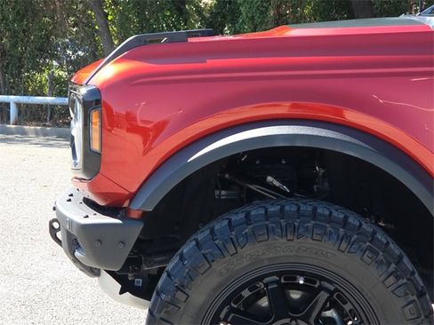 Used 2022 Ford Bronco Wildtrak image 5