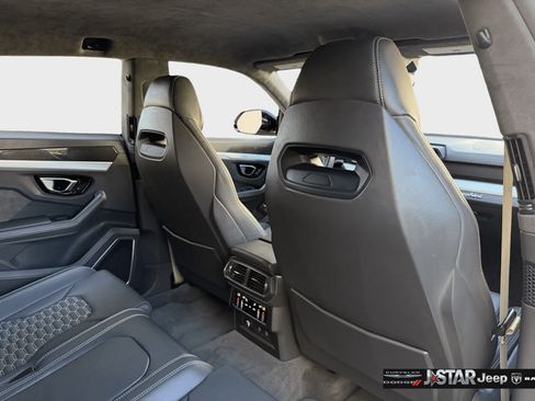 Used 2022 Lamborghini Urus AWD/4WD image 32