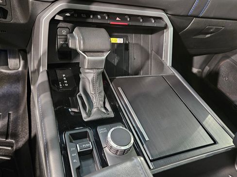 Used 2023 Toyota Tundra Platinum AWD/4WD image 33