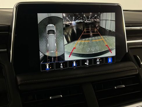Used 2022 GMC Yukon AT4 w/ Technology Package image 19