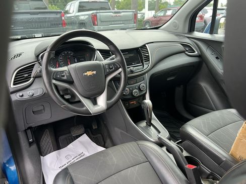 Used 2019 Chevrolet Trax LT w/ LT Convenience Package FWD image 30