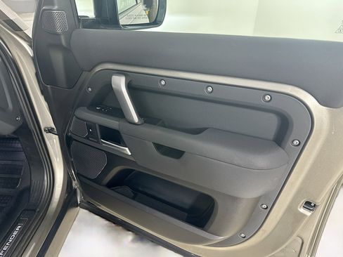 Used 2022 Land Rover Defender 110 X-Dynamic SE image 42