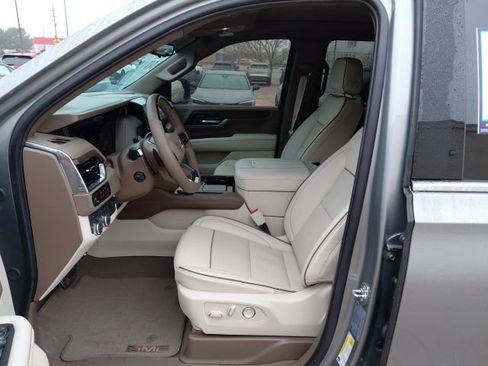 Used 2025 GMC Yukon XL Denali w/ Denali Reserve Package image 26