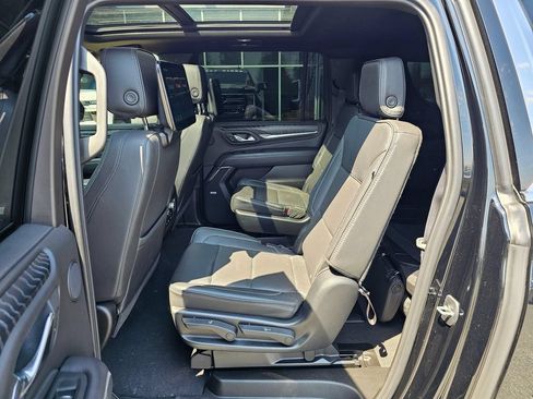 Used 2023 GMC Yukon XL Denali w/ Denali Reserve Package AWD/4WD image 17