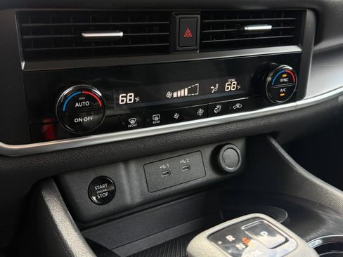 Used 2025 Nissan Rogue SV AWD/4WD image 38