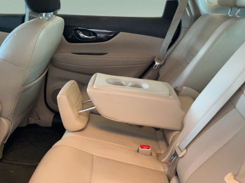 Used 2020 Nissan Rogue SL w/ Premium Package FWD image 27