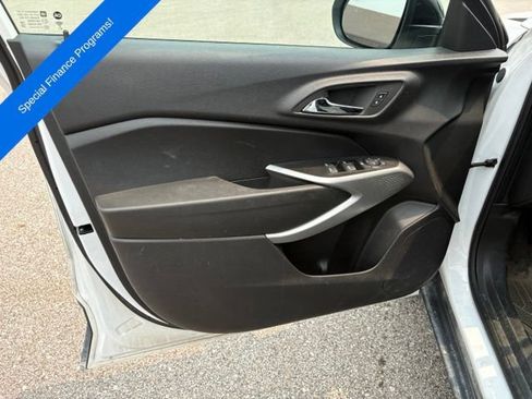 Used 2024 Chevrolet Trax RS w/ Sunroof Package FWD image 10