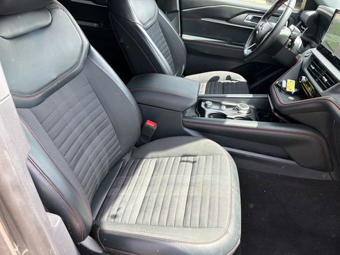 Used 2025 Ford Explorer ST-Line w/ ST-Line Street Pack AWD/4WD image 13