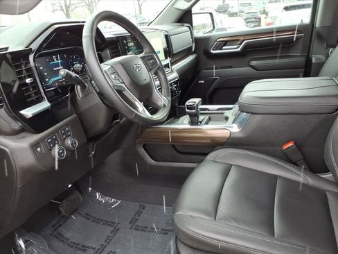 Used 2024 Chevrolet Silverado 1500 RST image 9