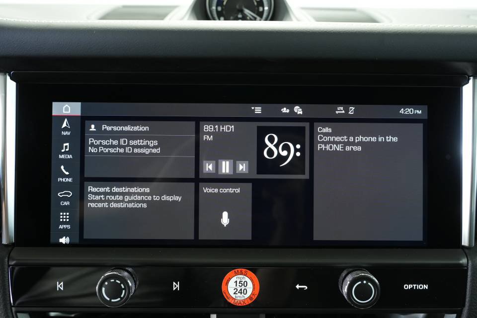 Certified 2025 Porsche Macan AWD/4WD image 17
