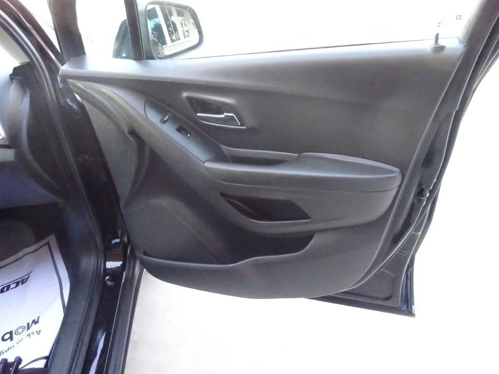 Certified 2020 Chevrolet Trax LT w/ Redline Edition FWD image 28