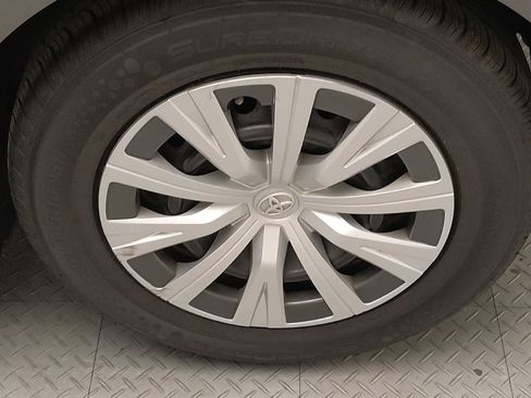 Used 2018 Toyota Camry LE FWD image 31
