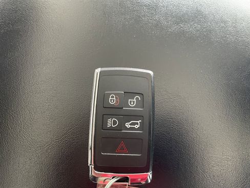 Used 2025 Land Rover Range Rover SE image 23