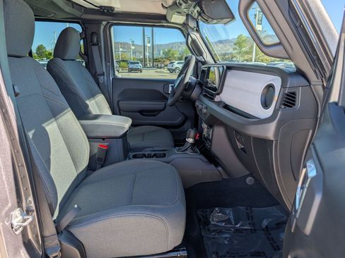 Used 2025 Jeep Gladiator Sport AWD/4WD image 28