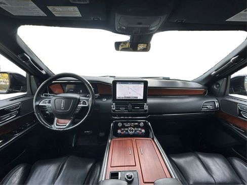 Used 2018 Lincoln Navigator L Reserve image 23