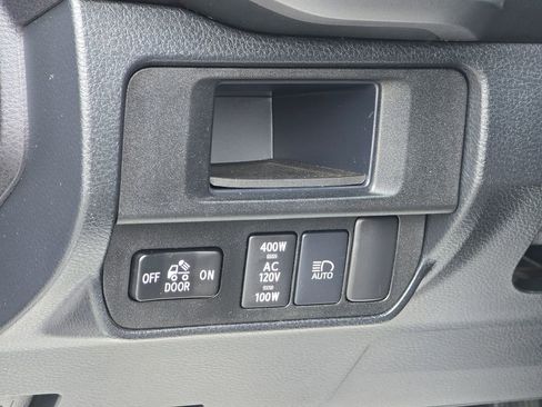 Used 2019 Toyota Tacoma TRD Sport w/ Technology Package image 7