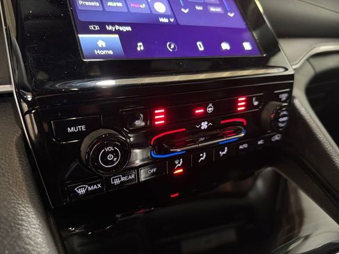 Used 2023 Jeep Grand Cherokee Altitude image 30