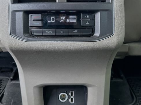 Used 2018 Volkswagen Atlas SE image 16