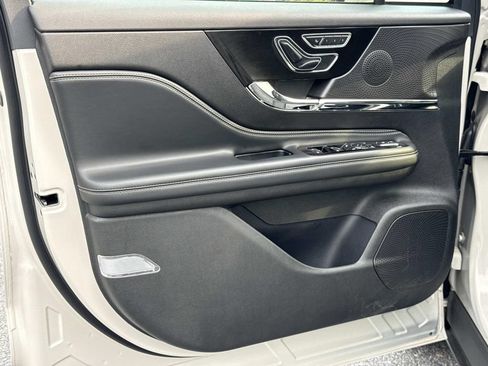 Used 2024 Lincoln Corsair AWD image 18