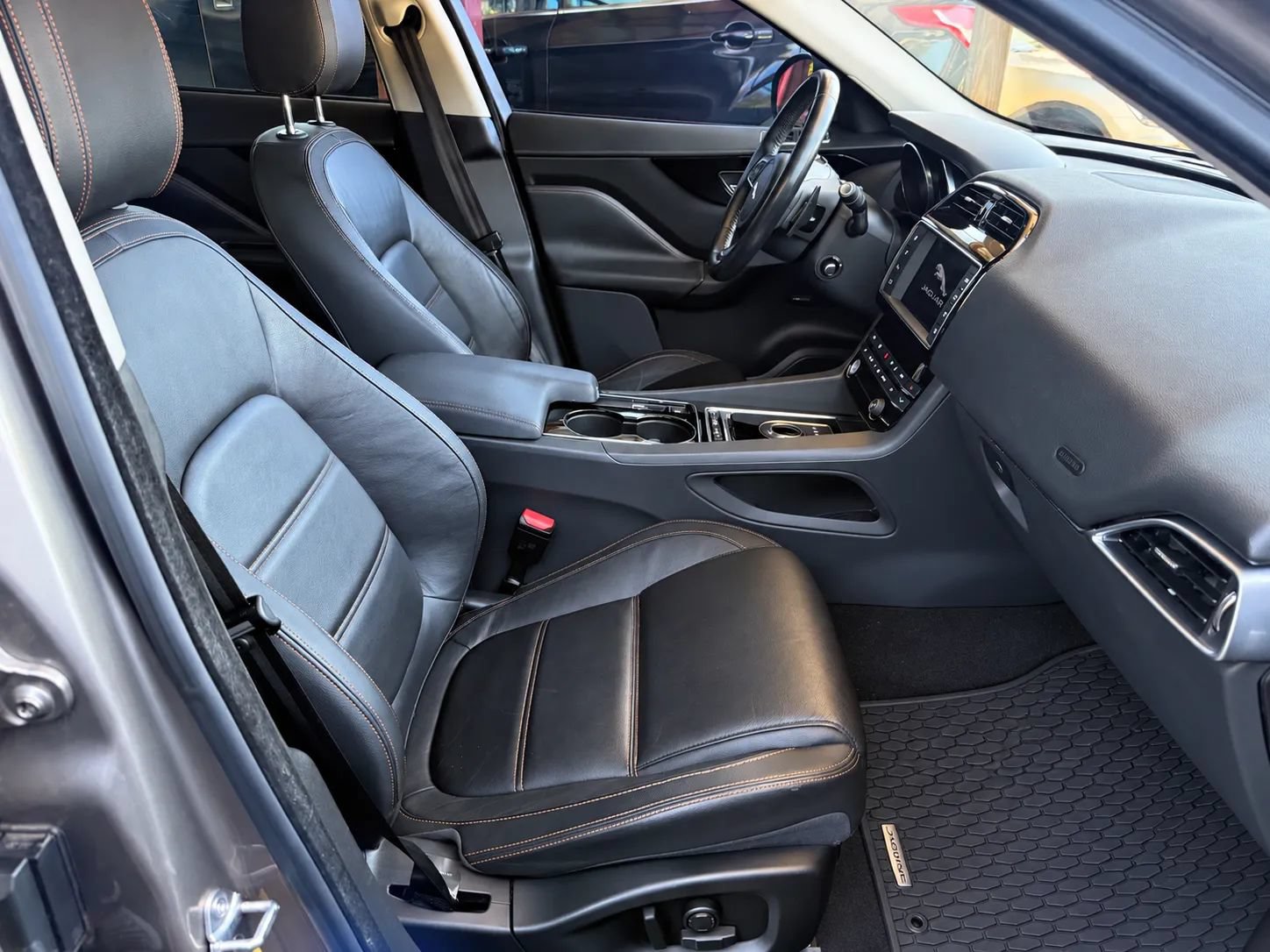 Used 2017 Jaguar F-PACE Prestige AWD/4WD image 16