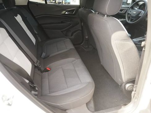 Used 2025 Chevrolet Trax LS w/ LS Convenience Package FWD image 15