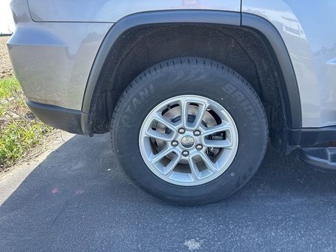 Used 2018 Jeep Grand Cherokee Laredo image 8