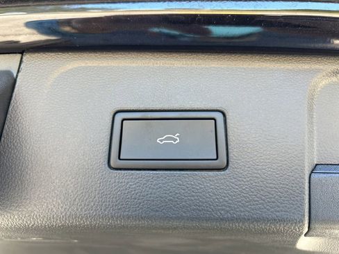 Used 2025 Volkswagen Atlas SEL Premium R-Line image 56