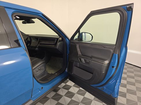 Used 2022 Rivian R1T Launch Edition image 18