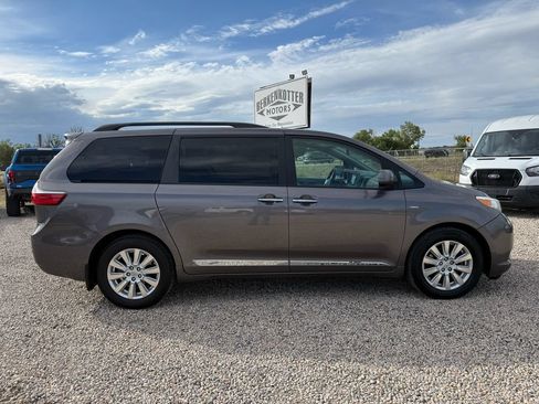 Used 2017 Toyota Sienna XLE w/ XLE Navigation Package AWD/4WD image 12