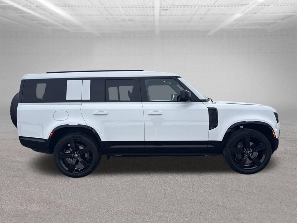 Used 2025 Land Rover Defender 130 X-Dynamic SE AWD/4WD image 6