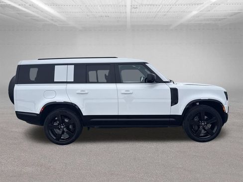 Used 2025 Land Rover Defender 130 X-Dynamic SE AWD/4WD image 6