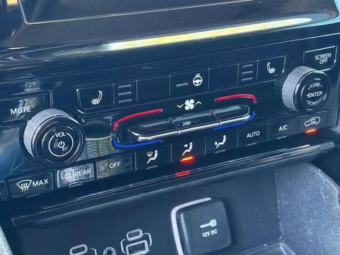 Used 2022 Jeep Grand Cherokee L Laredo w/ Luxury Tech Group I RWD image 25