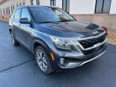 Used 2023 Kia Seltos SX AWD/4WD image 2