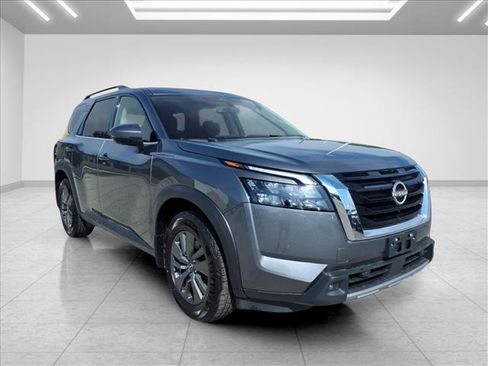 Used 2024 Nissan Pathfinder SV AWD/4WD image 3