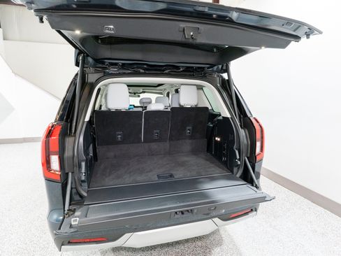 Used 2025 Ford Expedition Platinum w/ Platinum Ultimate Package AWD/4WD image 35