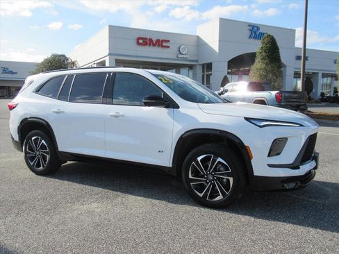 Used 2025 Buick Enclave Sport Touring image 2